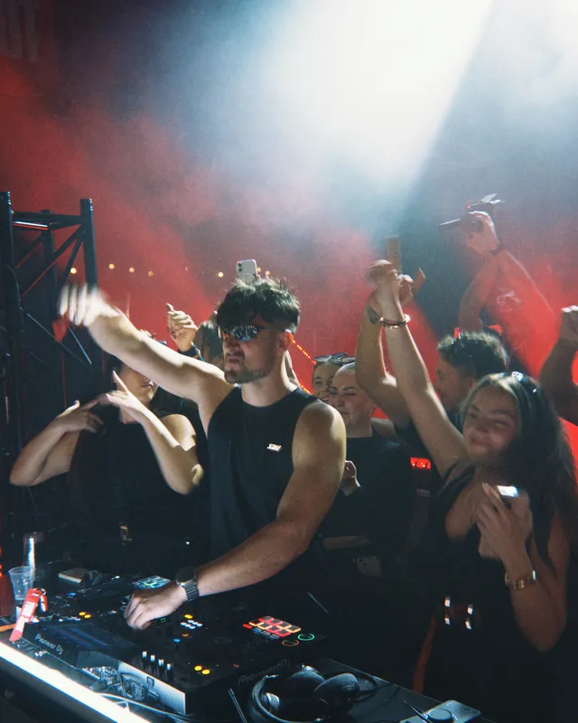 smoke, strobes & good people